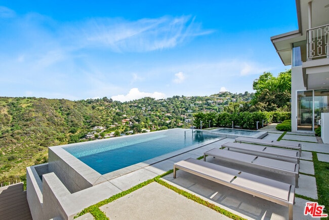 Building Photo - 3642 Beverly Ridge Dr