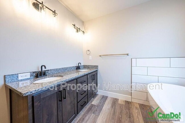 Building Photo - 2987 Sunburst Dr