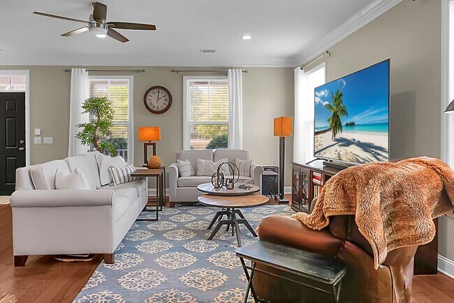 Building Photo - Johns Island 4BR, 2.5 BA Gem: Features Wood Floors, 2-Car Garage, & Community Pool