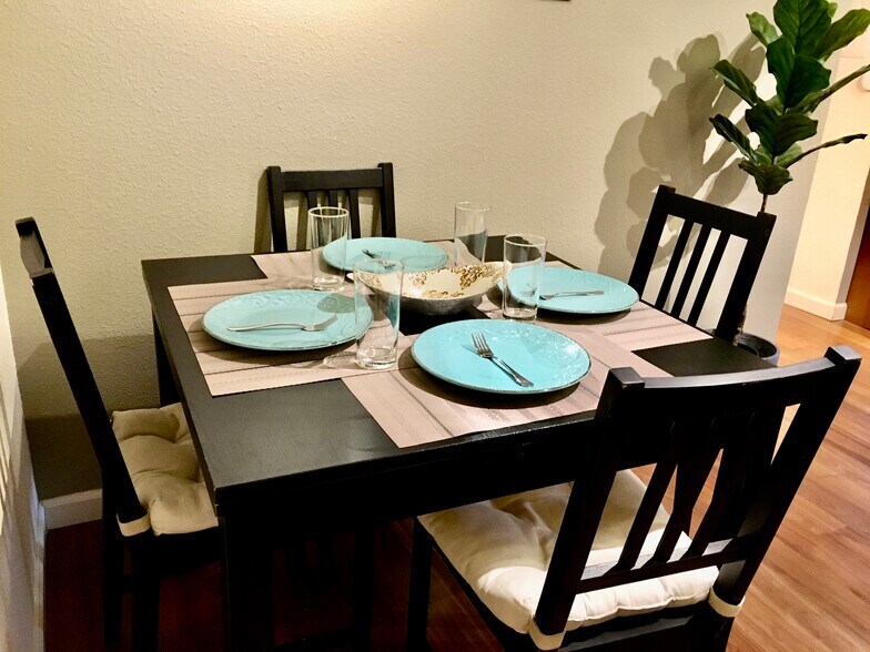 Dining table - 3045 20th Ave W