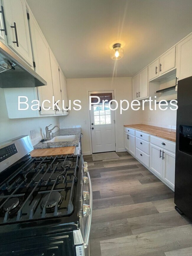 Building Photo - 333 Espinosa Rd