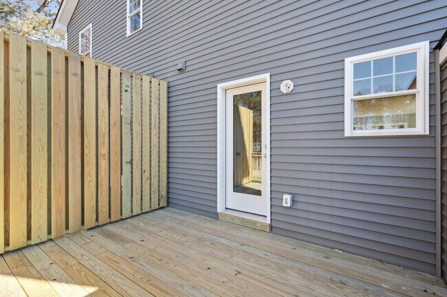 Building Photo - 16 Cardinal Ln