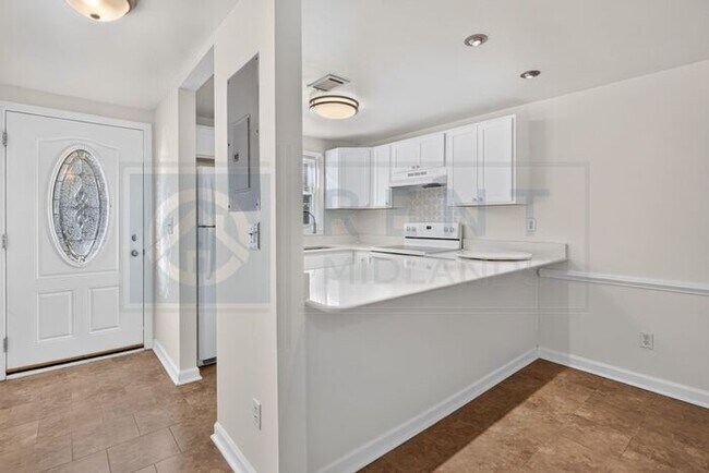 Building Photo - Beautiful Condo Available