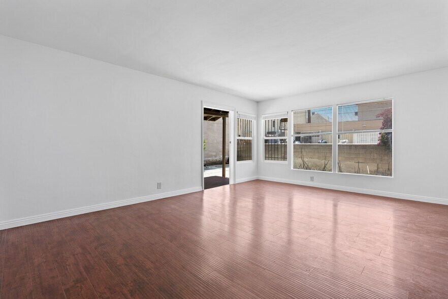 Building Photo - 1142 S Serrano Ave