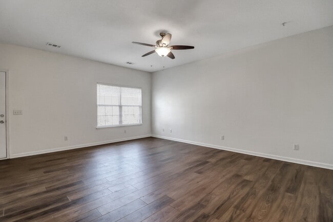 Building Photo - 324 Laurel Oak Ln