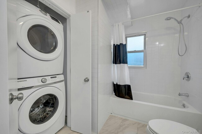 Building Photo - 10 9th St