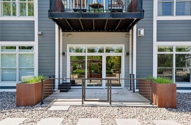 Building Photo - Beautiful 2 bedroom condo for rent