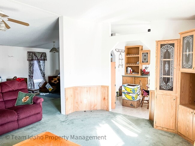 Building Photo - 2001 Manufactured Home on 160 Acre Farm ne...