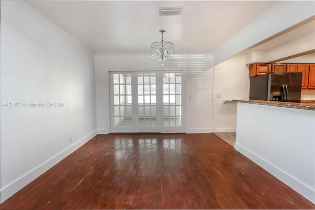 Building Photo - 1404 Plunkett St