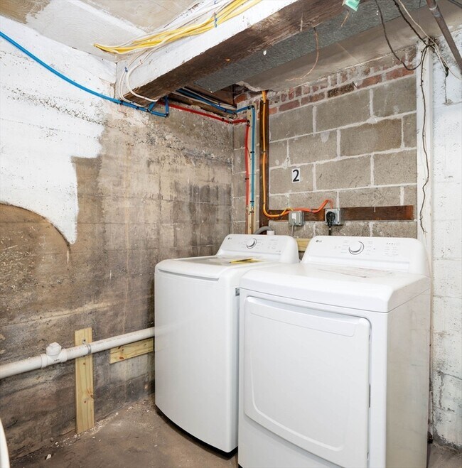 Building Photo - 25 Langley Cir