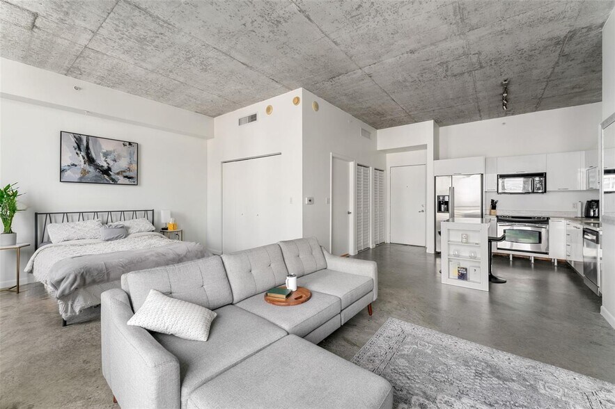 Building Photo - 133 NE 2nd Ave