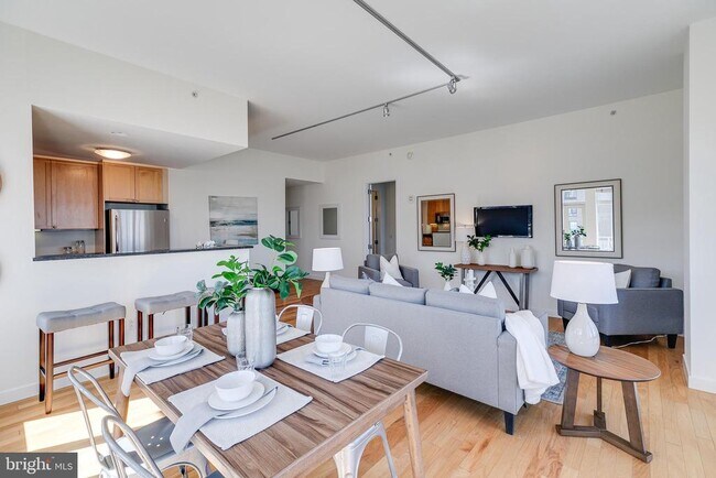 Building Photo - 1900 Hamilton St