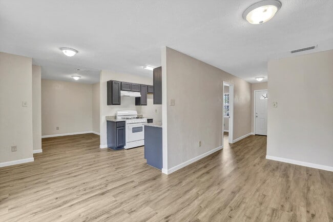 Building Photo - $1,000 OFF first month rent.