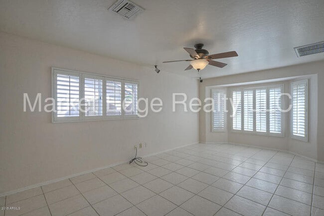 Building Photo - 4Bed/2Bath House at 48th St/Warner! JOIN T...