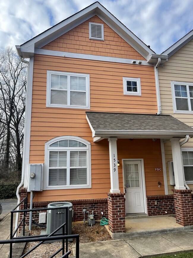 Building Photo - 1539 Pecan Ave