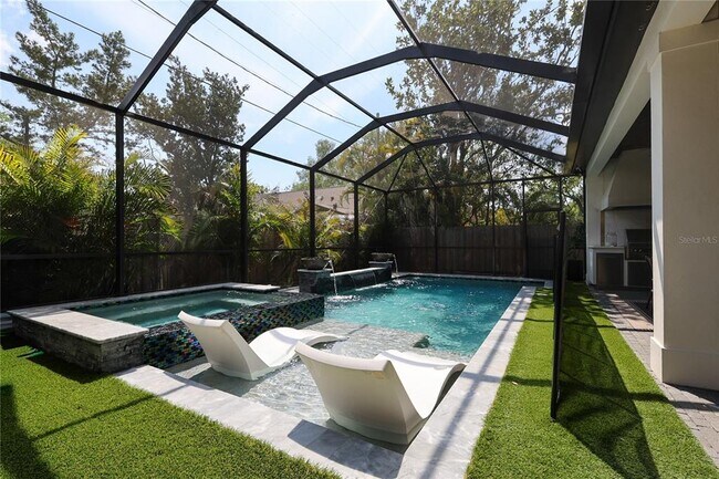 Building Photo - 2402 W Parkland Blvd