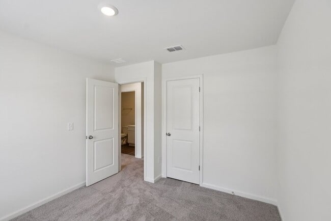 Building Photo - Fantastic 3bd/2.5ba home! Let yourself in!