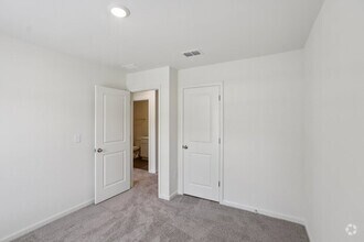 Building Photo - Fantastic 3bd/2.5ba home! Coming soon!