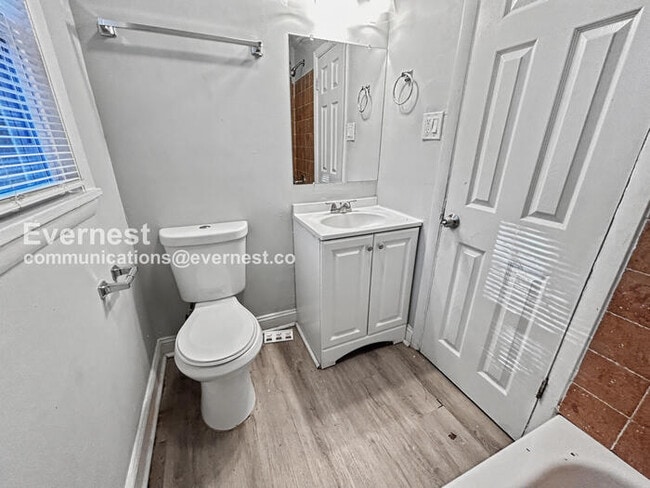 Building Photo - 3 Bed, 2 Bath Home with Carport / Pet-Friendly / Coming Soon!