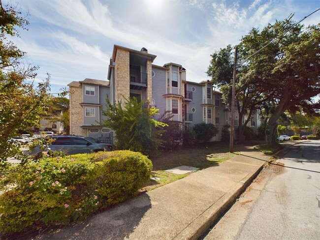 Building Photo - 3111 Tom Green St