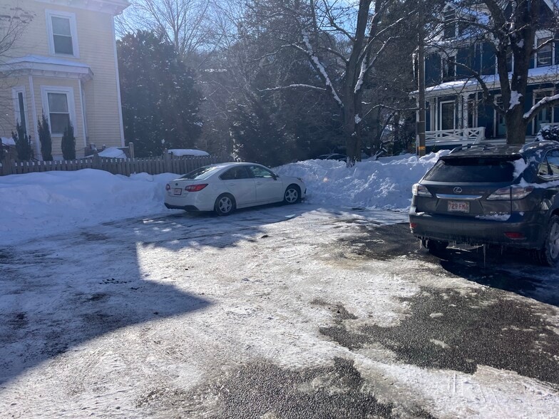 Building Photo - 505 Centre St