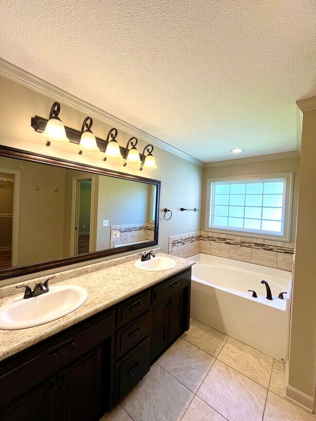 Building Photo - 5171 Abbott Cir