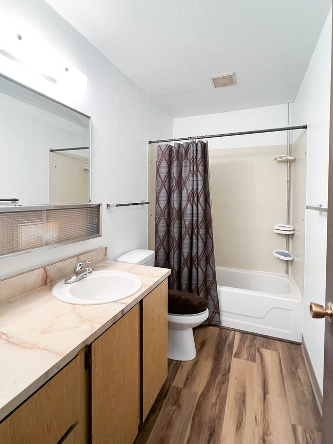 Building Photo - 3051 Lois Dr