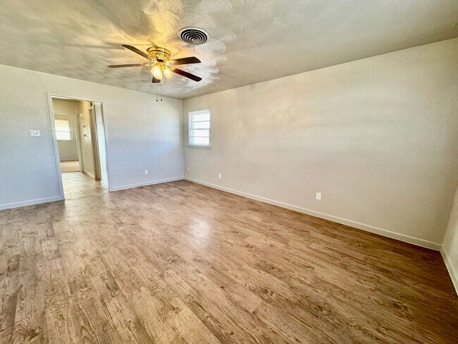 Building Photo - 3221 33rd St