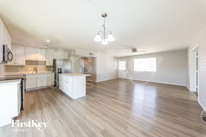 Building Photo - 5037 W Krall St