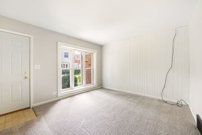 Building Photo - 3075 Kingston Ct