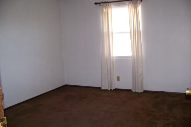 Building Photo - 2209 Stoneybrook Rd