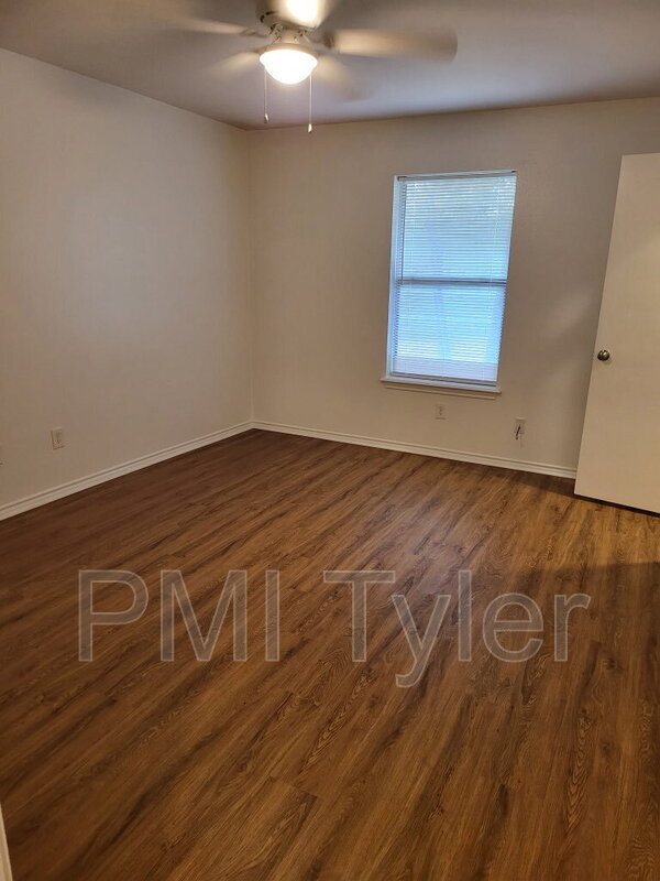 Building Photo - 16124 Shoshone Dr