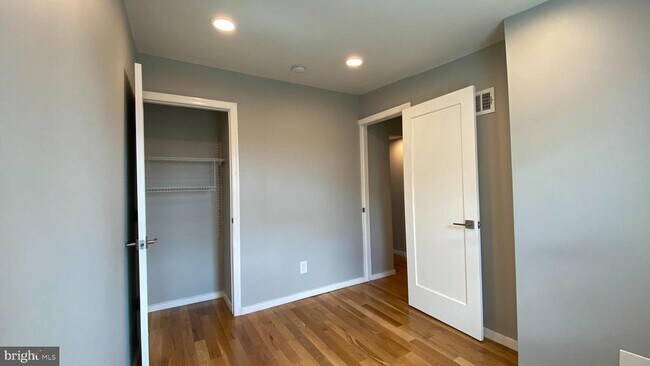 Building Photo - 2321 E Cabot St