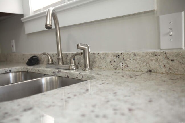 Building Photo - 1814 Moss St