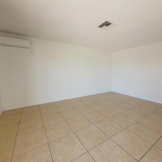 Building Photo - 4424 N 53rd Ln