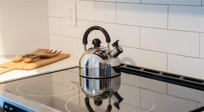 Building Photo - 398 NE 5th St