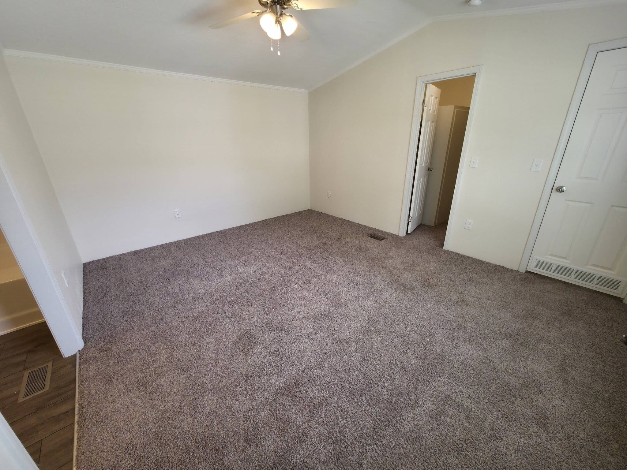 Building Photo - 1308 W Plum St