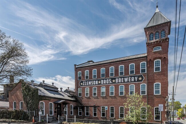 Building Photo - 22 Cottage St