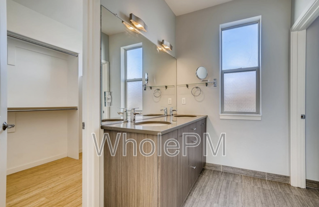 Building Photo - 2331 Glenarm Pl
