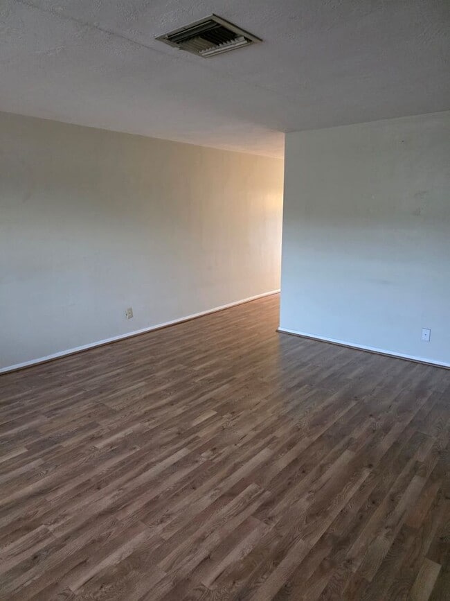 Building Photo - Move-In Ready 2BR/2BA Home