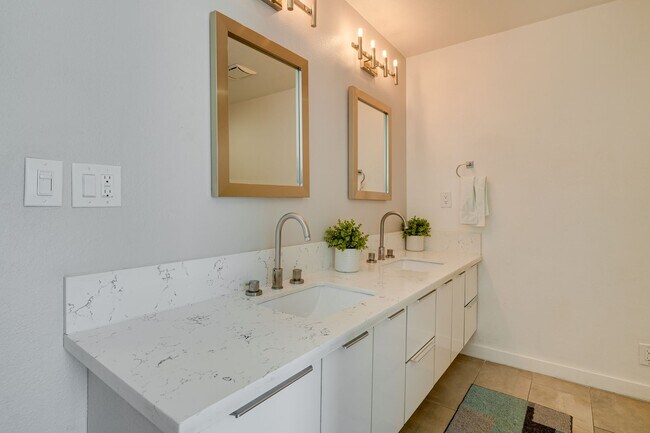 Building Photo - CUTE HOME IN 89169