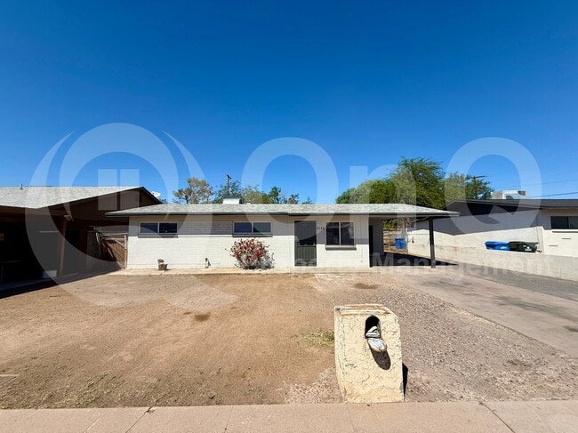 Primary Photo - 1432 E Grove St