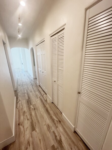 Building Photo - 244 Cliff Dr