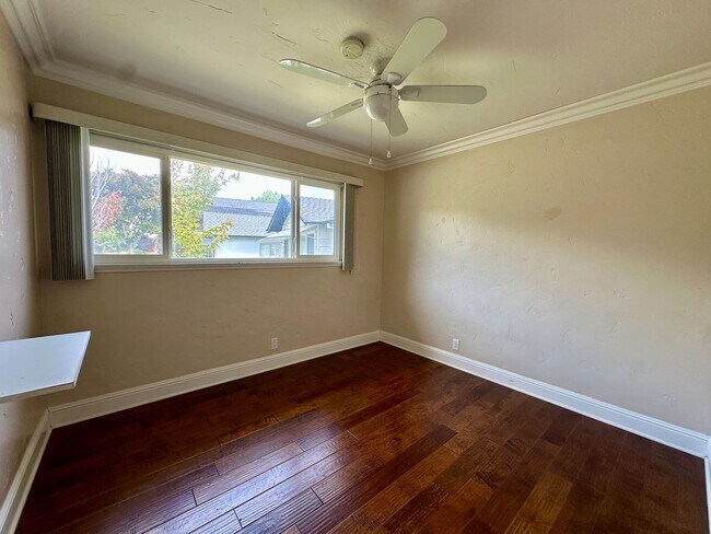 Building Photo - 565 Eden Ct
