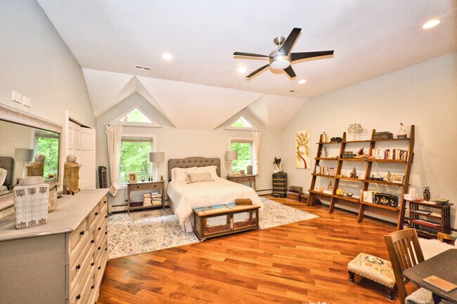 Building Photo - 565 Juneberry Rd