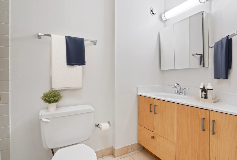 Building Photo - 710 N Dearborn St