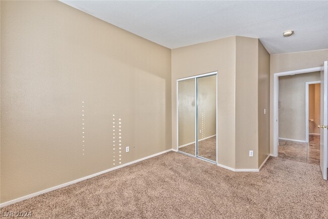 Building Photo - 426 River Glider Ave