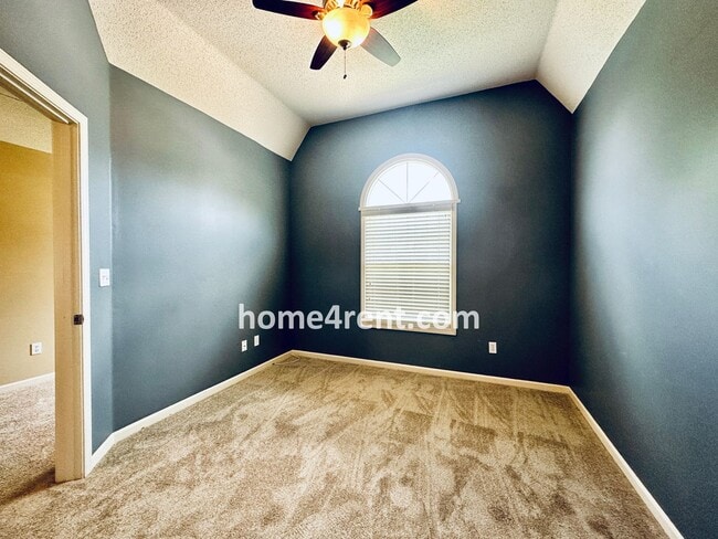 Building Photo - Fantastic South Overland Park Home in Blue...