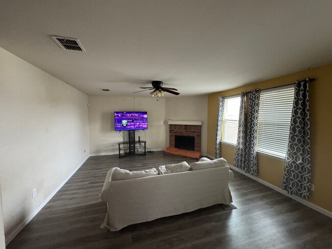 Building Photo - Spacious 4BR House in Wylie-10x10x10Storag...