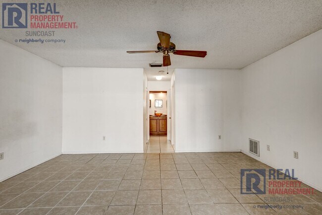 Building Photo - 1370 Palmwood Dr